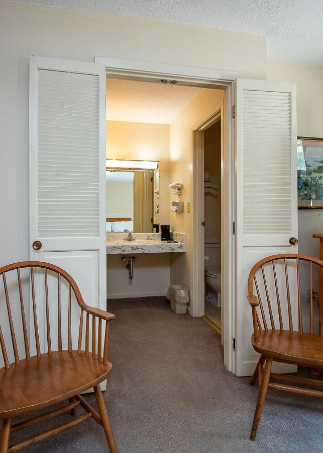 Country Squire Inn And Suites Coshocton المظهر الخارجي الصورة