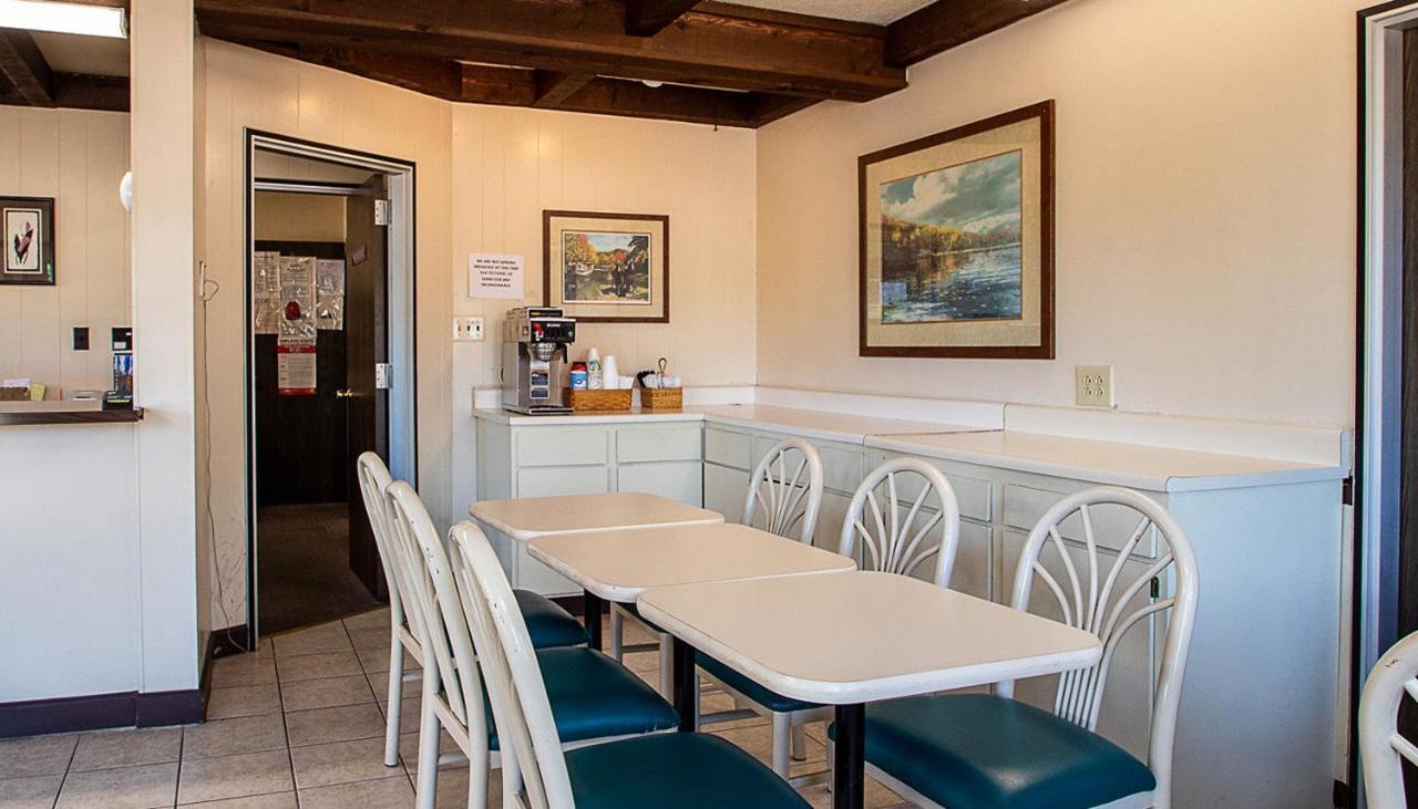 Country Squire Inn And Suites Coshocton المظهر الخارجي الصورة