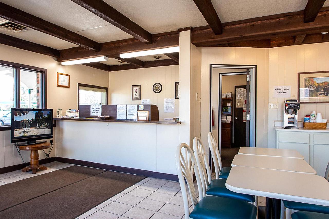 Country Squire Inn And Suites Coshocton المظهر الخارجي الصورة
