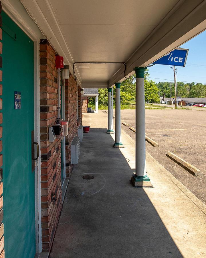 Country Squire Inn And Suites Coshocton المظهر الخارجي الصورة